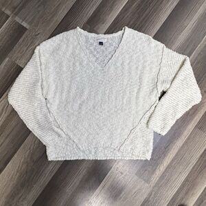 Universal‎ Thread Women's Size Medium Long Sleeve V-Neck Sweater Off White